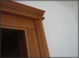 Římsa na zárubně masive - C – detail