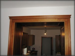 Římsa na zárubně masive - C – detail